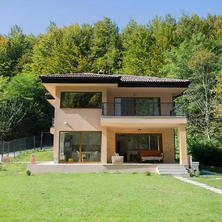 Rivus - Private Family Retreat Near 塞拉耶佛