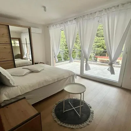 Vila Rivus - Private Family Retreat Near