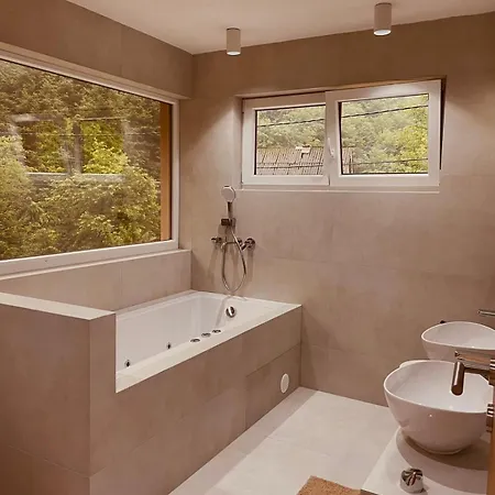 Rivus - Private Family Retreat Near