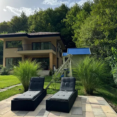 Vila Rivus - Private Family Retreat Near