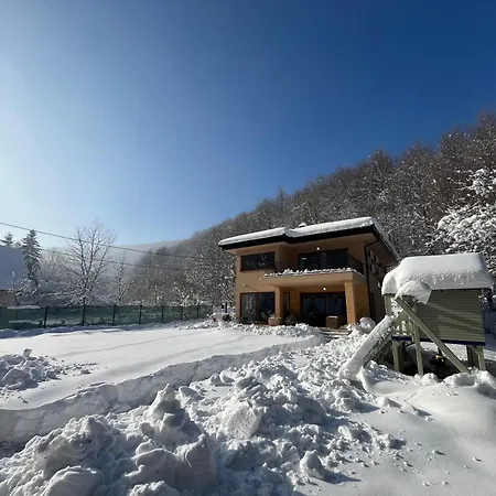 Rivus - Private Family Retreat Near