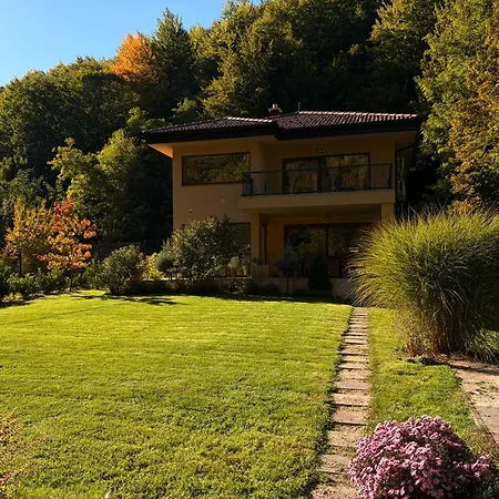 Rivus - Private Family Retreat Near